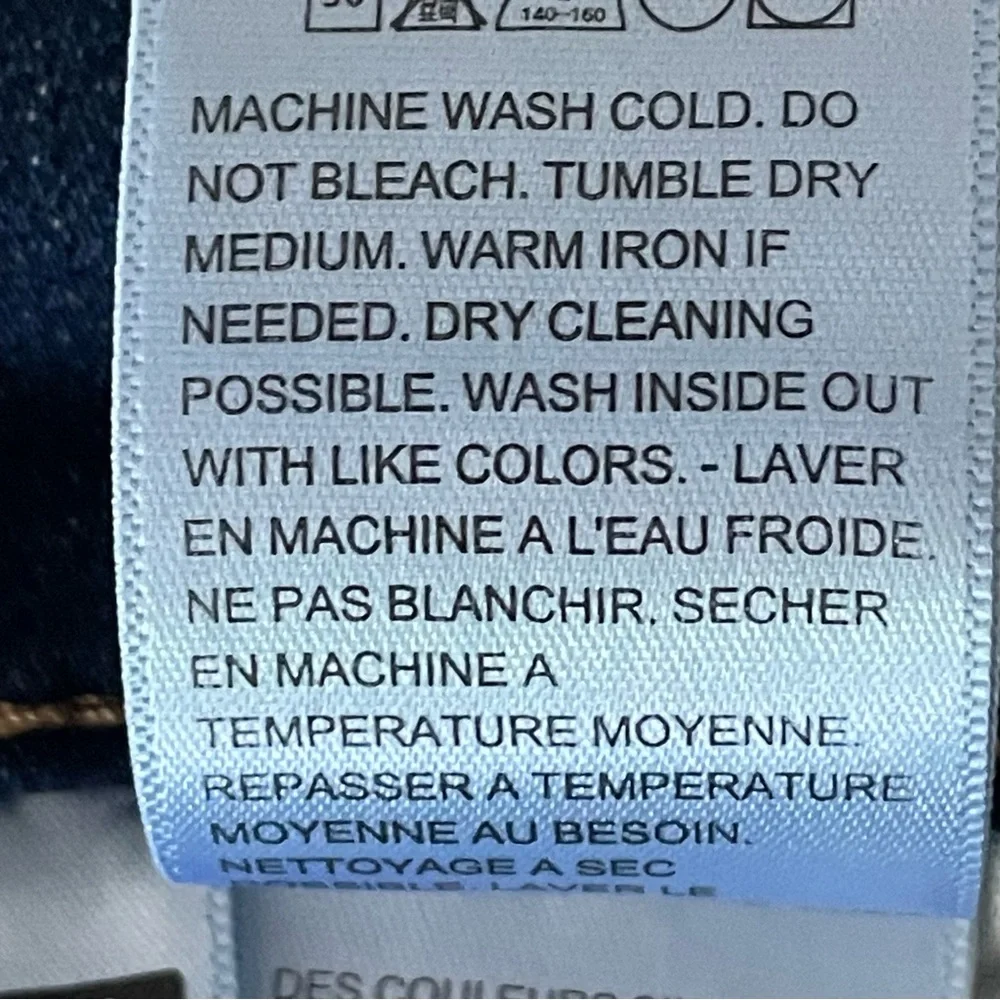 Levi's Classic Straight Leg Jeans Dark Wash Blue Women's Size 31 x 28 12 Short - Picture 11 of 11